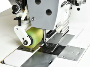 Двухигольная швейная машина для притачивания ленты Aurora A-872-BH-P-DN (комплект со столом)