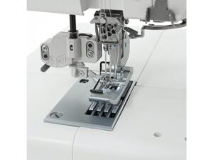 Распошивальная машина Janome CoverPro 3000 Professional