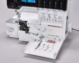 Коверлок Bernina L890
