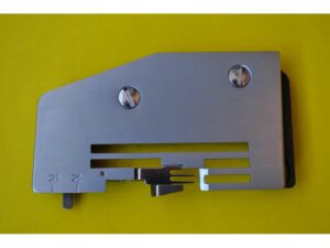 Игольная пластина в сборе Juki MO 50 / Merrylock 001 и др.