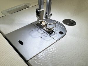 Прямострочная швейная машина Aurora F5 для легких и средних тканей с позиционером иглы