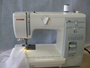 Швейная машина Janome RS2019S