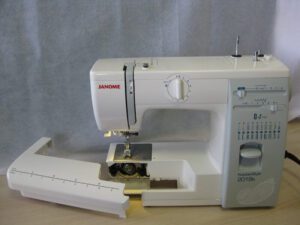 Швейная машина Janome RS2019S