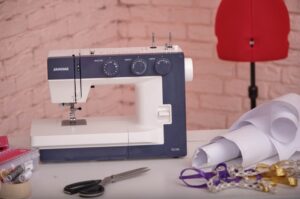 Электромеханическая швейная машина Janome 1522BL
