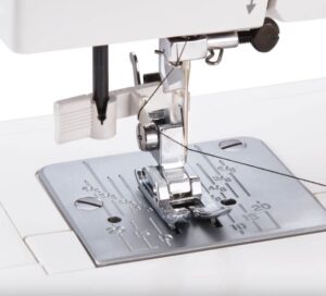 Электромеханическая швейная машина Janome 1522BL