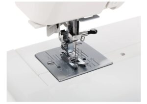 Бытовая швейная машина Janome 1547