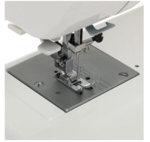 Бытовая швейная машина Janome 5515