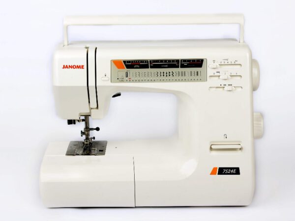 Швейная машина Janome 7524E (без чехла)