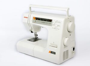 Швейная машина Janome 7524E (без чехла)