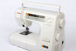 Швейная машина Janome 7524E (без чехла)