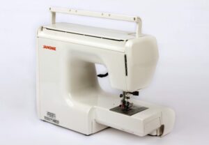 Швейная машина Janome 7524E (без чехла)