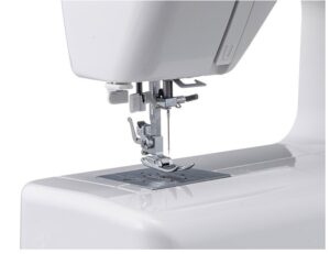 Электромеханическая швейная машина Janome EQ25