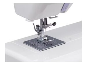 Бытовая швейная машина Janome Juno 1815