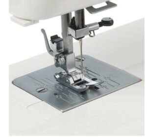 Бытовая швейная машина Janome 1206