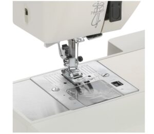 Бытовая швейная машина Necchi Q132A