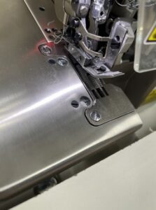 Высокоскоростной 5-ти ниточный промышленный оверлок DOLLOR P10A-5-1-D2 с утопленным столом
