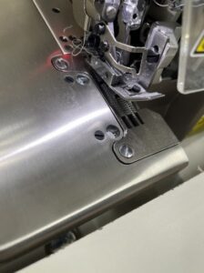 Высокоскоростной 5-ти ниточный промышленный оверлок DOLLOR P10A-5-D2 со стандартным столом