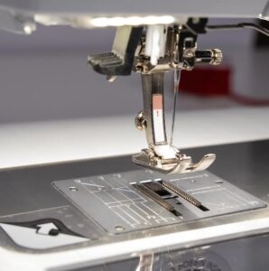 Швейно-вышивальная машина Bernina 735