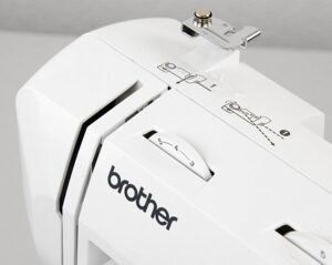 Электромеханическая швейная машина Brother GS3700