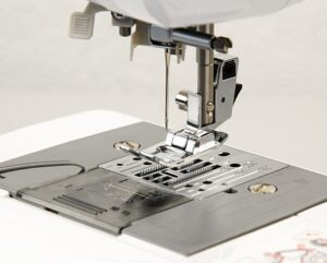Электромеханическая швейная машина Brother GS3700